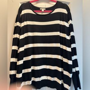 Lightweight long sleeve black and white sweater